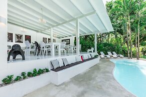 Gigi Brown Beachfront Santa Teresa