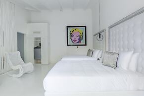 Gigi Brown Beachfront Santa Teresa