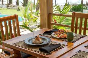 Gigi Brown Beachfront Santa Teresa