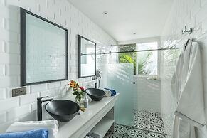 Gigi Brown Beachfront Santa Teresa