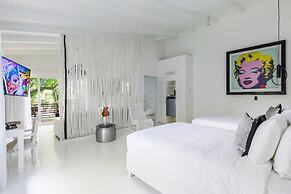 Gigi Brown Beachfront Santa Teresa