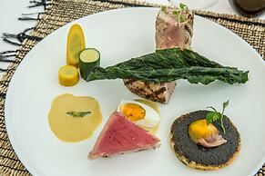 Gigi Brown Beachfront Santa Teresa