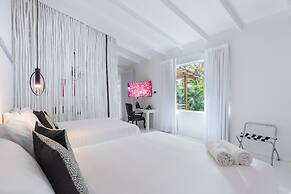 Gigi Brown Beachfront Santa Teresa