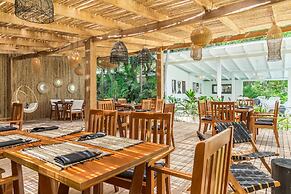 Gigi Brown Beachfront Santa Teresa