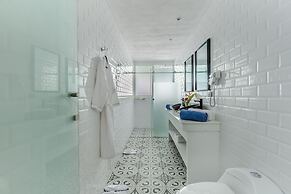 Gigi Brown Beachfront Santa Teresa