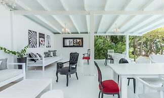 Gigi Brown Beachfront Santa Teresa