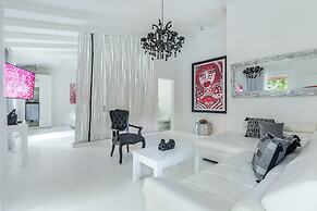 Gigi Brown Beachfront Santa Teresa