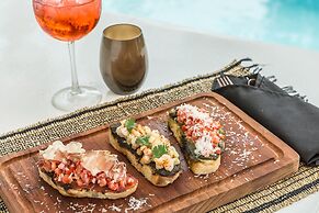 Gigi Brown Beachfront Santa Teresa