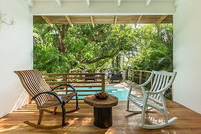 Gigi Brown Beachfront Santa Teresa