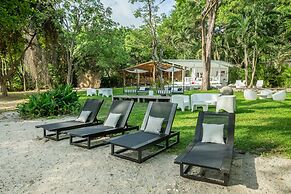 Gigi Brown Beachfront Santa Teresa