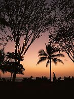 Gigi Brown Beachfront Santa Teresa