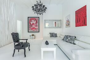 Gigi Brown Beachfront Santa Teresa