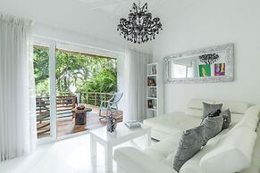 Gigi Brown Beachfront Santa Teresa