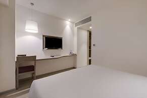 7 Apple Hotel Mahape