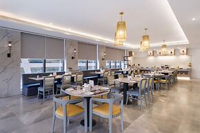 7 Apple Hotel Mahape