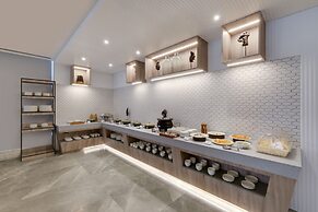 7 Apple Hotel Mahape