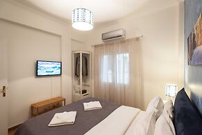 Blue Ark Comfort near Acropolis