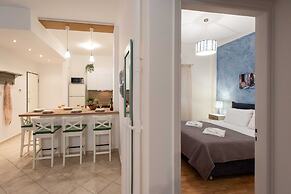 Blue Ark Comfort near Acropolis