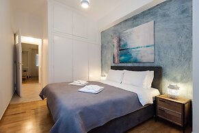 Blue Ark Comfort near Acropolis