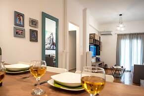 Blue Ark Comfort near Acropolis