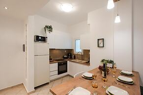 Blue Ark Comfort near Acropolis