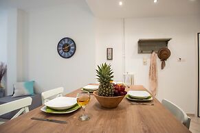 Blue Ark Comfort near Acropolis