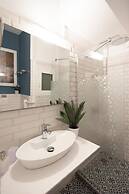 Blue Ark Comfort near Acropolis