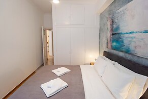 Blue Ark Comfort near Acropolis