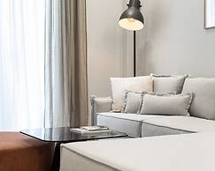 Acropolis White Key Residence