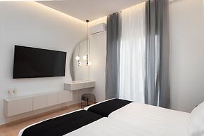 Acropolis White Key Residence