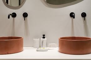 Acropolis White Key Residence