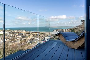 Uno - St Ives