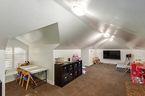 Cloud Chandler 4 Bedroom Home by RedAwning