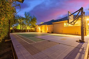 Cloud Chandler 4 Bedroom Home by RedAwning