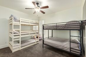 Cloud Chandler 4 Bedroom Home by RedAwning