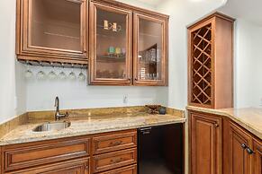 Cloud Chandler 4 Bedroom Home by RedAwning