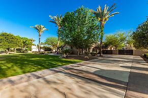 Cloud Chandler 4 Bedroom Home by RedAwning