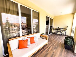 Luxury 2-bedroom Condo Right on the Strip in Palm Beach