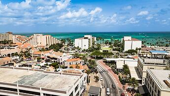 Luxury 2-bedroom Condo Right on the Strip in Palm Beach