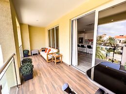 Luxury 2-bedroom Condo Right on the Strip in Palm Beach