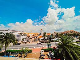 Luxury 2-bedroom Condo Right on the Strip in Palm Beach