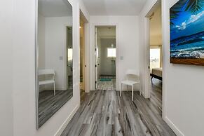 Luxury 2-bedroom Condo Right on the Strip in Palm Beach