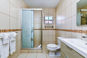 NEW Listing Stunning Island Getaway With Pool!