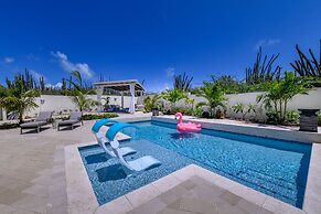 NEW Listing Stunning Island Getaway With Pool!