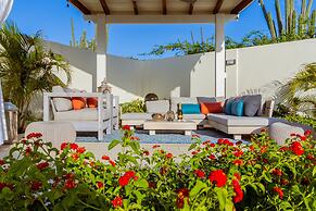 NEW Listing Stunning Island Getaway With Pool!