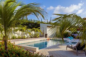 NEW Listing Stunning Island Getaway With Pool!