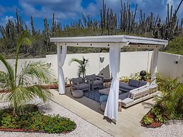 NEW Listing Stunning Island Getaway With Pool!