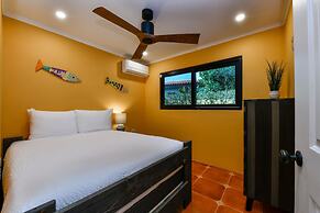 Newly Renovated! Polynesian Themed in Noord!