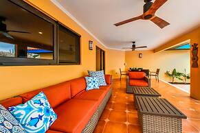 Newly Renovated! Polynesian Themed in Noord!