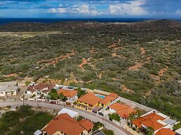 Newly Renovated! Polynesian Themed in Noord!